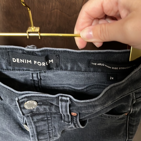 Aritzia Denim Forum Black Arlo High Rise Straight Jeans 28L - Picture 3 of 6